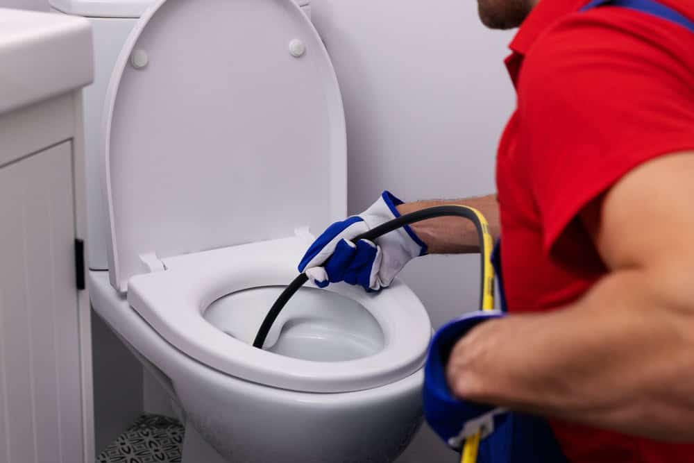installatiebedrijf beverwijk Sanigas, professionele sanitaire reiniging en ontluchting, specialist in het ontstoppen van toiletten en sanitair systemen voor een hygiënische en betrouwbare oplossing.
